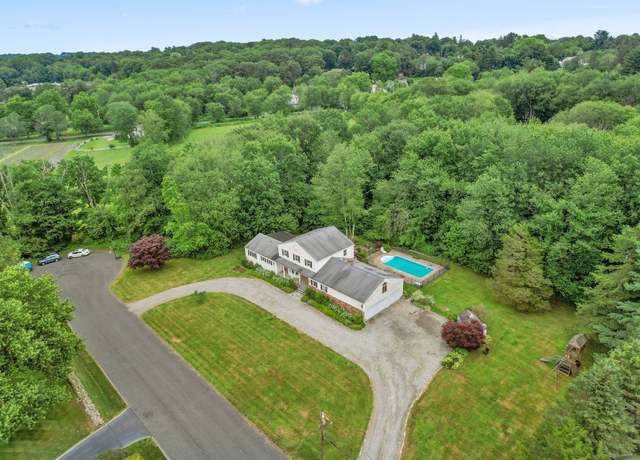 Property at 5 Laurel Dr, Easton, CT 06612, 5 beds, 3.5 baths