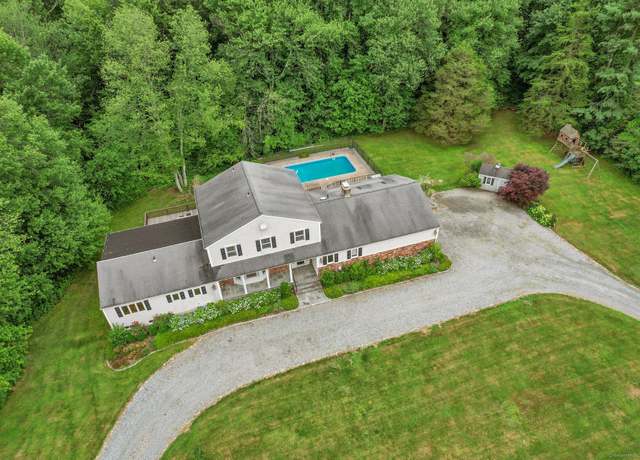 Property at 5 Laurel Dr, Easton, CT 06612, 5 beds, 3.5 baths