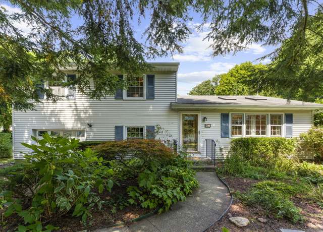 Property at 3 Milton Rd, Waterford, CT 06375, 3 beds, 3.5 baths