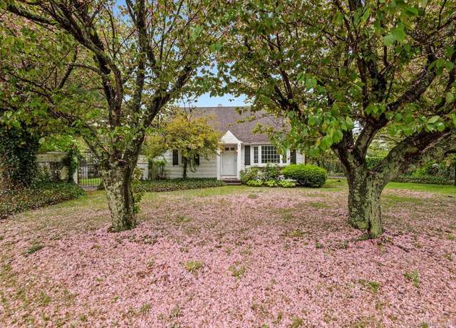 Property at 2 Friendly Rd, Norwalk, CT 06851, 3 beds, 1 bath