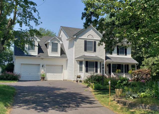 Property at 25 Summit Dr, South Windsor, CT 06074, 3 beds, 2.5 baths