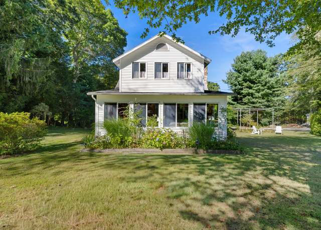 Property at 11 Sunset Ave, East Lyme, CT 06357, 3 beds, 2 baths