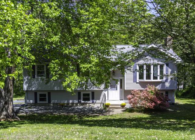Property at 106 Highland View Dr, Windham, CT 06266, 3 beds, 1.5 baths