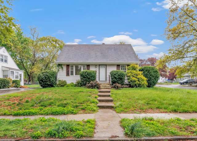 Property at 135 Streckfus Rd, Stratford, CT 06614, 3 beds, 1 bath