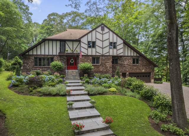 Property at 19 Pumpkin Hill Rd, Trumbull, CT 06611, 4 beds, 4 baths