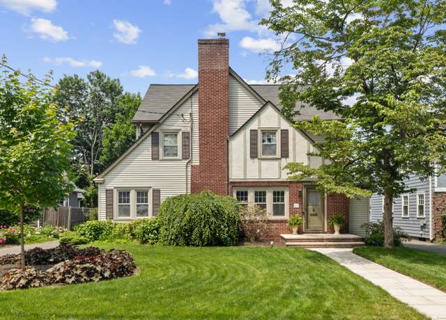 Property at 40 Linnard Rd, West Hartford, CT 06107, 4 beds, 2.5 baths