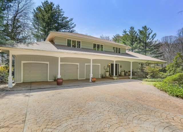 Property at 135 Wildwood Dr, Stratford, CT 06614, 4 beds, 3 baths