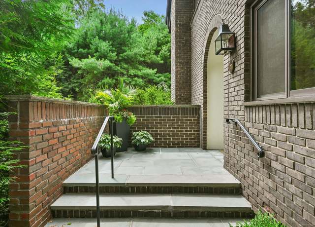 Property at 289 New Norwalk Rd #22, New Canaan, CT 06840, 3 beds, 2.5 baths