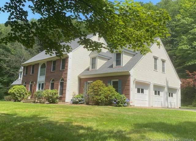 Property at 34 Apple Ln, Middletown, CT 06457, 6 beds, 3.5 baths