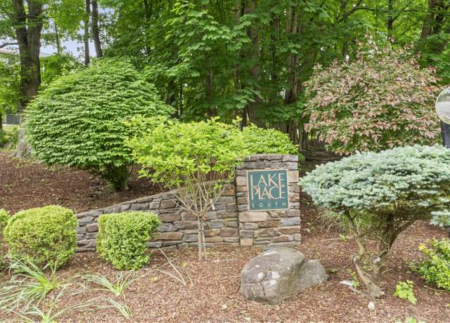 Property at 12 Boulevard Dr Unit 21-130, Danbury, CT 06810, 2 beds, 2.5 baths
