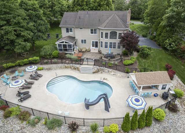Property at 322 Paxton Way, Glastonbury, CT 06033, 4 beds, 4.5 baths