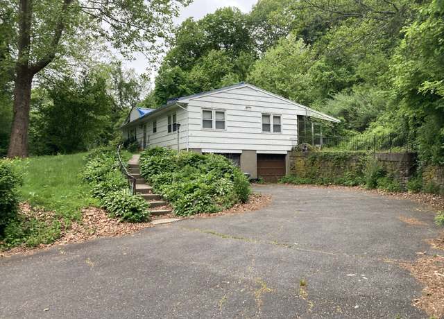 Property at 84 Huntingtown Rd, Newtown, CT 06470, 5 beds, 2 baths