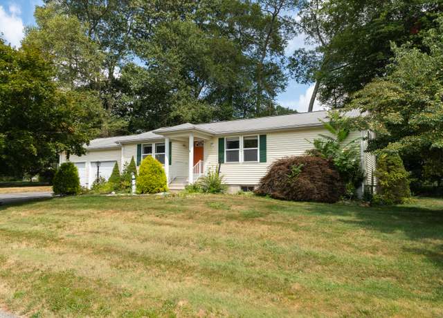 Property at 2 Mountain Laurel Rdg, Montville, CT 06382, 2 beds, 2 baths