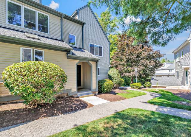 Property at 41 Ridgewood Ct #41, Shelton, CT 06484, 2 beds, 2.5 baths
