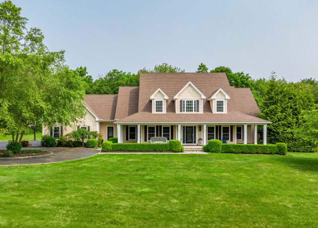 Property at 48 Mount Nebo Rd, Newtown, CT 06470, 4 beds, 3.5 baths