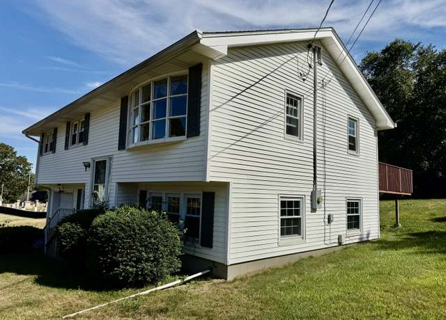 Property at 2 Maginnis Pkwy, Waterford, CT 06385, 4 beds, 2 baths