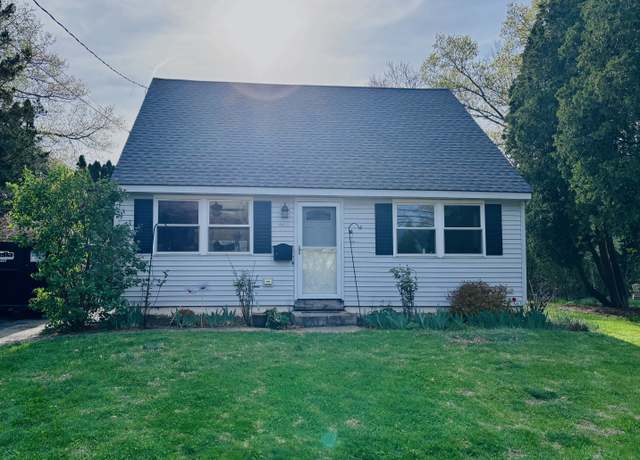 Property at 446 High St, Windham, CT 06226, 4 beds, 1 bath