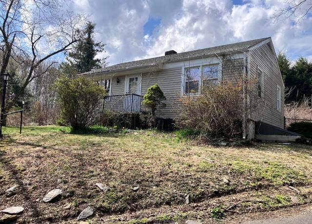 Property at 100 Tashua Rd, Trumbull, CT 06611, 1 bed, 1 bath