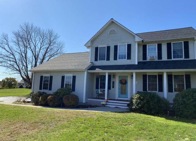 Property at 29 Meadowbrook Dr, Brooklyn, CT 06234, 3 beds, 2.5 baths