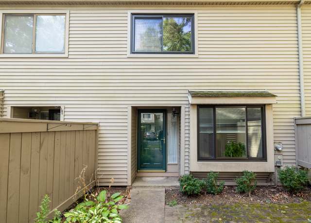 Property at 8 Farmington Chase Cres #8, Farmington, CT 06032, 2 beds, 1.5 baths