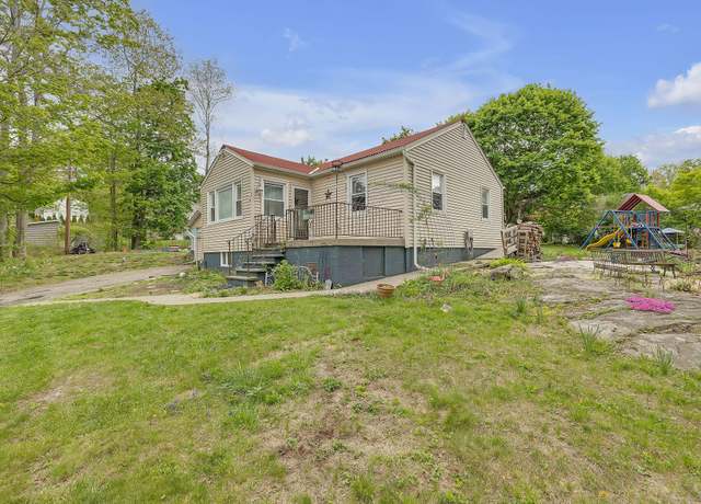 Property at 3 Jackson Rd, New Fairfield, CT 06812, 2 beds, 1 bath