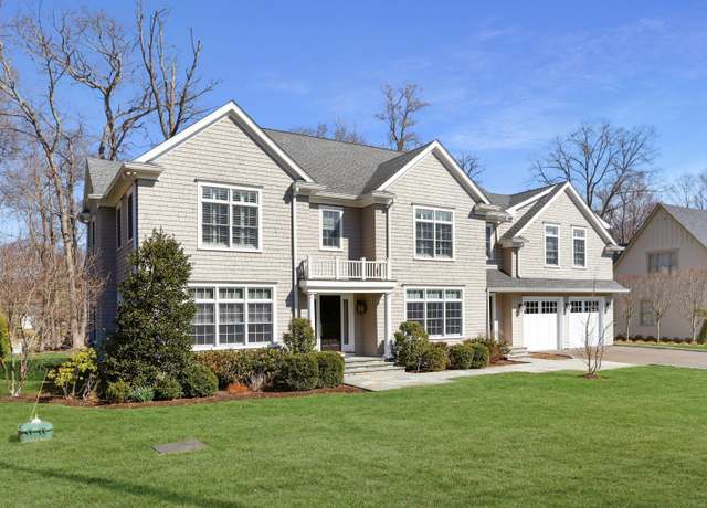Property at 80 Blueberry Dr, Stamford, CT 06902, 4 beds, 4.5 baths