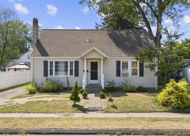 Property at 709 E Main St, Stratford, CT 06614, 3 beds, 2.5 baths