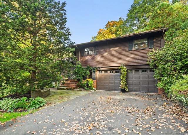 Property at 90 Richmond Ln, West Hartford, CT 06117, 4 beds, 3.5 baths