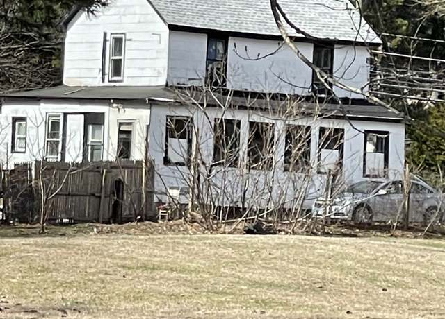 Property at 353 Elm St, Windsor Locks, CT 06096, 3 beds, 1 bath