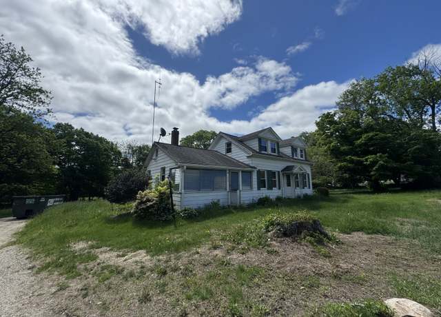 Property at 602 Pomfret St, Putnam, CT 06260, 3 beds, 1 bath