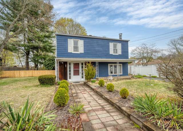 Property at 9 Woodlawn Ct, Waterford, CT 06385, 3 beds, 1.5 baths