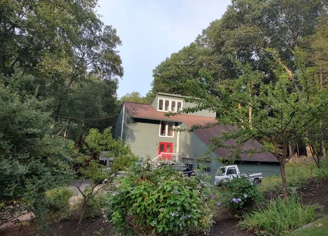 Property at 28 Tahmore Pl, Shelton, CT 06484, 3 beds, 3 baths