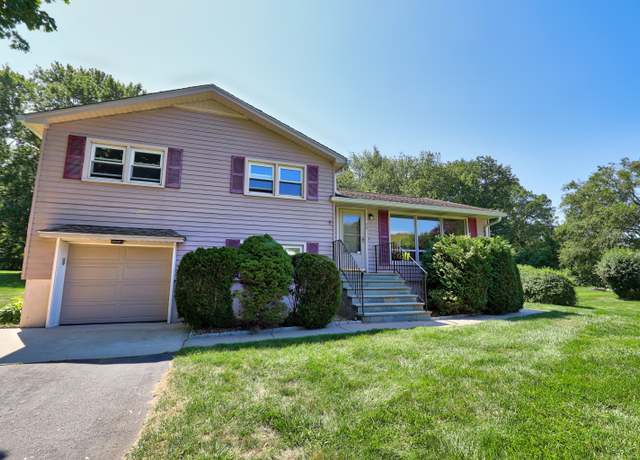 Property at 29 Pond Dr, Wolcott, CT 06716, 3 beds, 1.5 baths