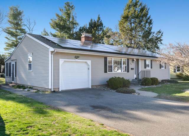 Property at 15 Botelle Mnr, Cromwell, CT 06416, 3 beds, 1.5 baths