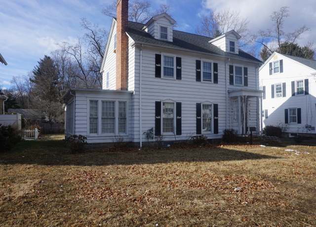 Property at 1057 Briarwood Ave, Bridgeport, CT 06604, 4 beds, 1 bath