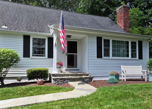 Property at 3 Lower Lake Rd, Danbury, CT 06811, 2 beds, 1.5 baths