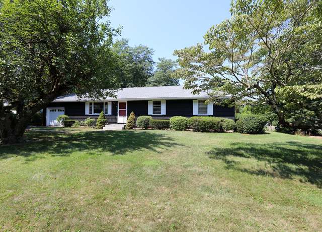 Property at 4 Foothills Way, Bloomfield, CT 06002, 3 beds, 1.5 baths