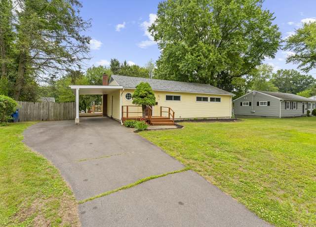 Property at 71 Green Manor Ave, Windsor, CT 06095, 3 beds, 2.5 baths