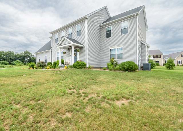 Property at 17 Farmington Dr, North Branford, CT 06472, 4 beds, 2.5 baths