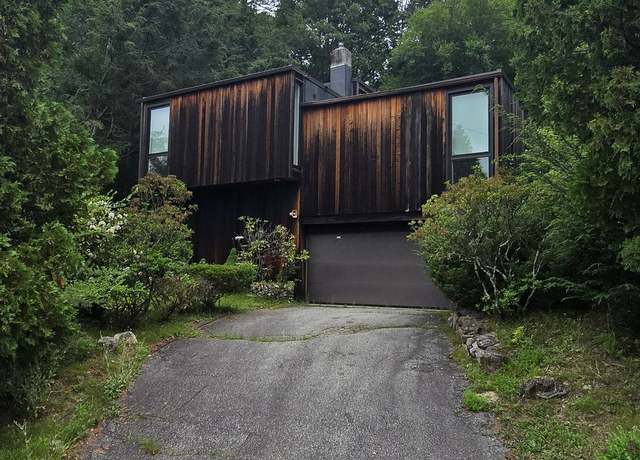 Property at 100 Mildred Ave, Waterbury, CT 06708, 3 beds, 1.5 baths