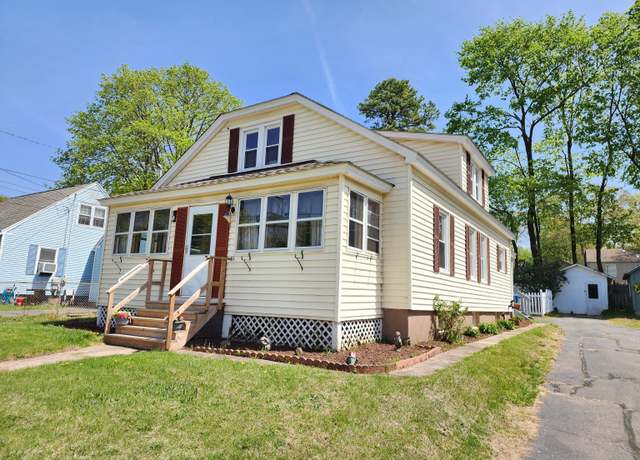 Property at 61 Hawthorne St, Manchester, CT 06042, 3 beds, 1.5 baths