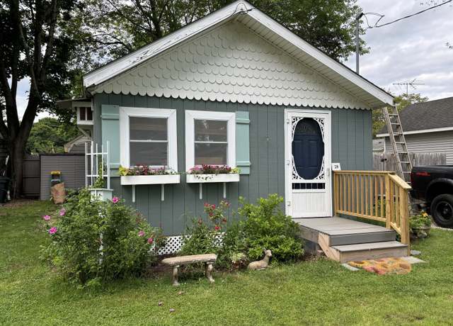 Property at 28 1st St, Madison, CT 06443, 1 bed, 1 bath