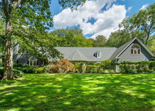 Property at 212 Fence Row Dr, Fairfield, CT 06824, 6 beds, 4.5 baths