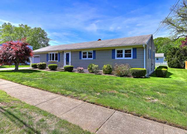 Property at 145 Russell Rd, Stratford, CT 06614, 3 beds, 1.5 baths