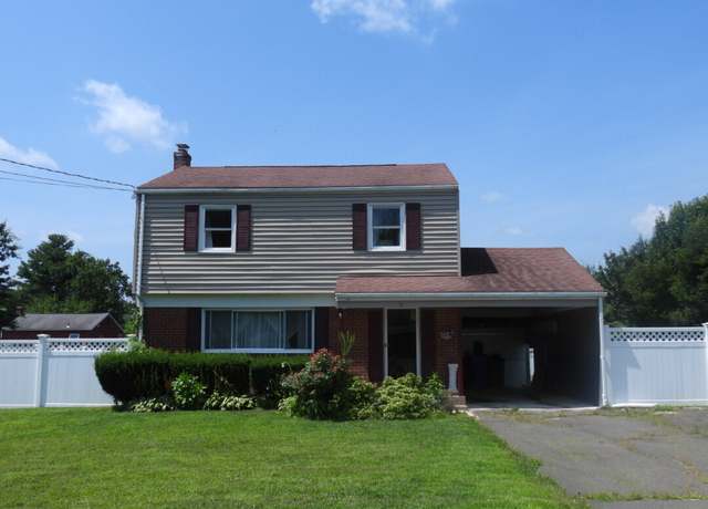 Property at 31 Putnam Ln, Enfield, CT 06082, 3 beds, 1.5 baths