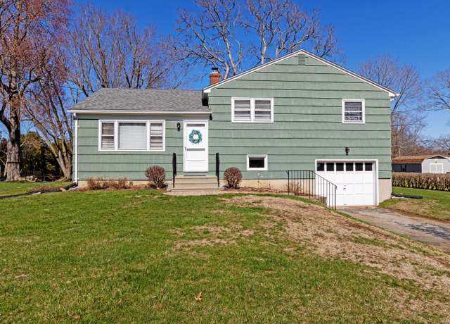 Property at 99 Crestview Dr, Colchester, CT 06415, 3 beds, 1.5 baths