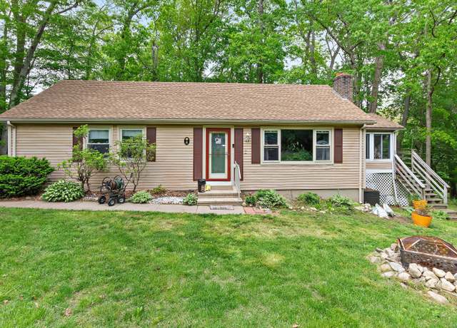 Property at 8 Sycamore Rd, East Lyme, CT 06357, 3 beds, 1 bath