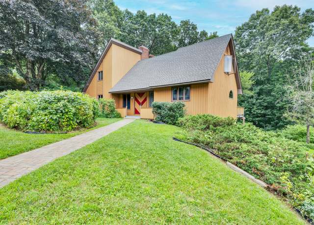 Property at 76 Kent Dr, Manchester, CT 06042, 3 beds, 2 baths