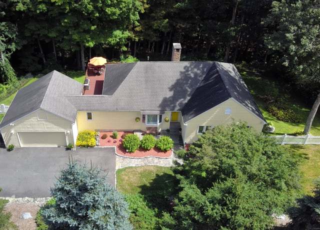 Property at 13 Country Squire Ln, Newtown, CT 06482, 4 beds, 3 baths