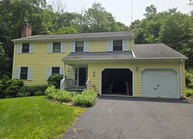 Property at 164 Tanglewood Ln, Fairfield, CT 06824, 4 beds, 2.5 baths